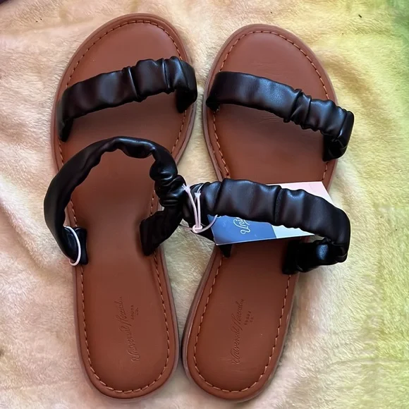 NWT Universal Thread strap sandals - Picture 2 of 4